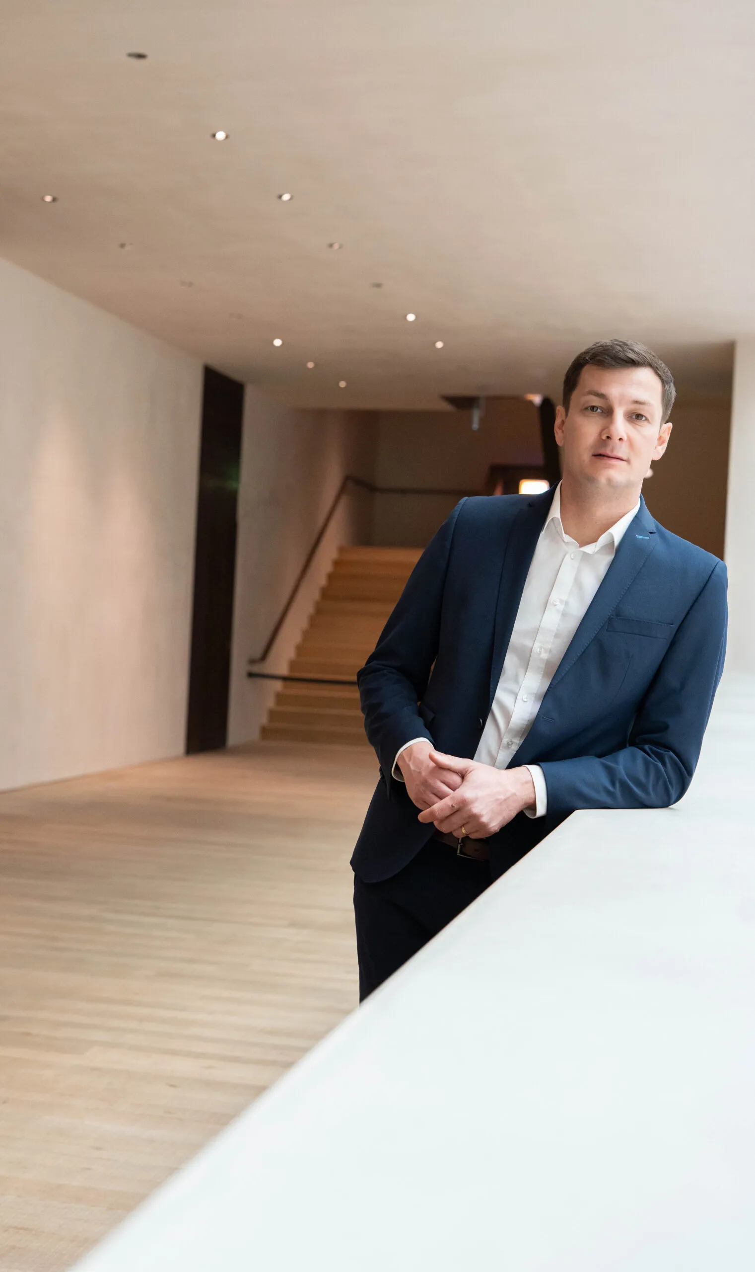 Menschen, Präzision und Produkt — Industrie · Business-Reportage